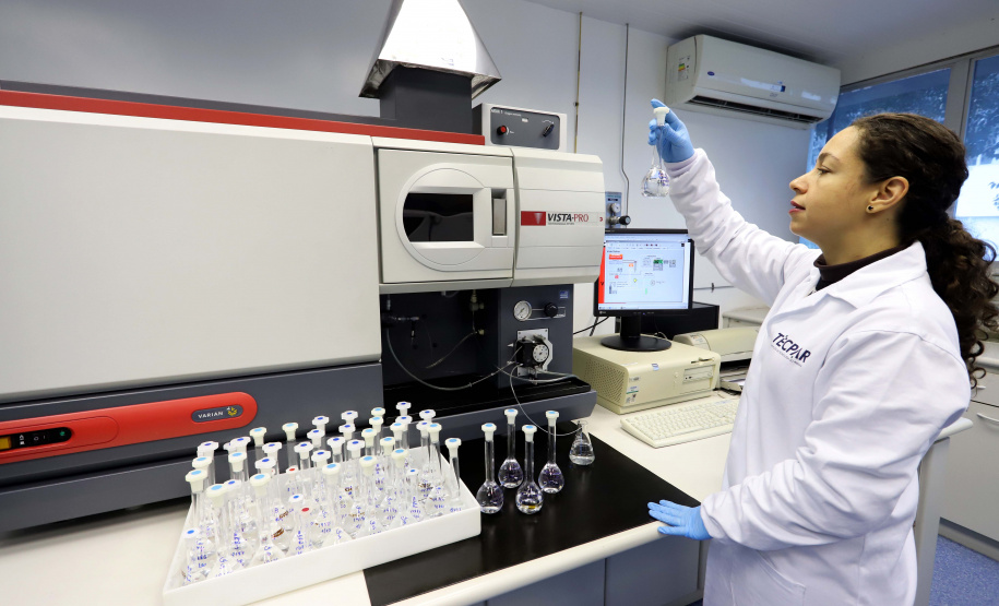 Tecpar edita a revista científica Brazilian Archives of Biology and Technology (BABT), que há 75 anos publica trabalhos científicos em áreas como biotecnologia, saúde humana e animal e tecnologia de alimentos. Foto: Arnaldo Alves/AEN