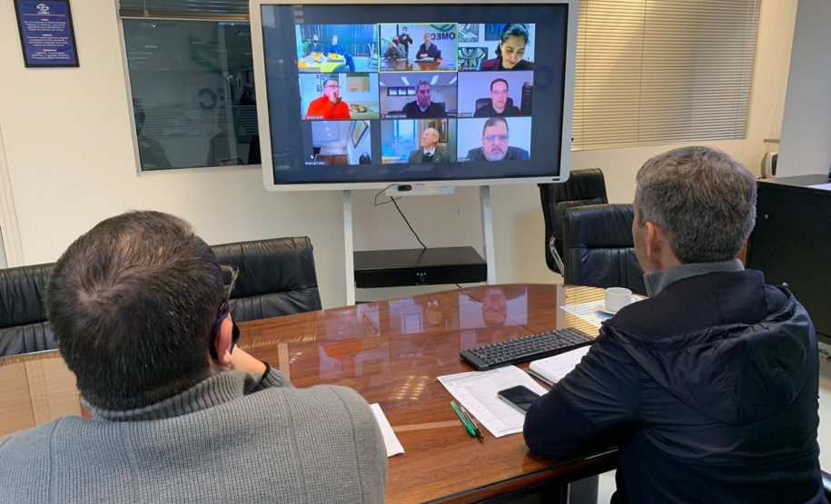 Comec, URBs, a Secretaria de Transito de Curitiba (Setran) e a Associação Comercial do Paraná (ACP) estão estudando formas para que o comnércio de curitiba atue em horários alternativos