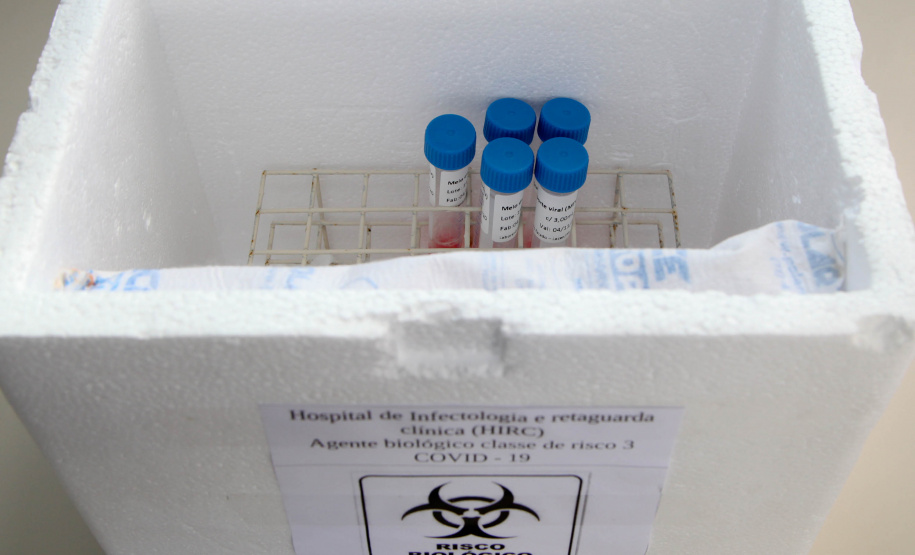 Draive-Thru Hospital Osvaldo Cruz faz coleta de amostras do covid-19 em sistema de draive-thru. Foto: Ari Dias/AEN.