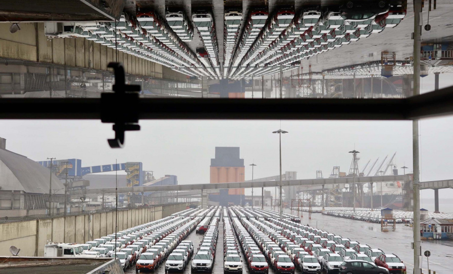 Porto de Paranaguá retoma exportação de automóveis