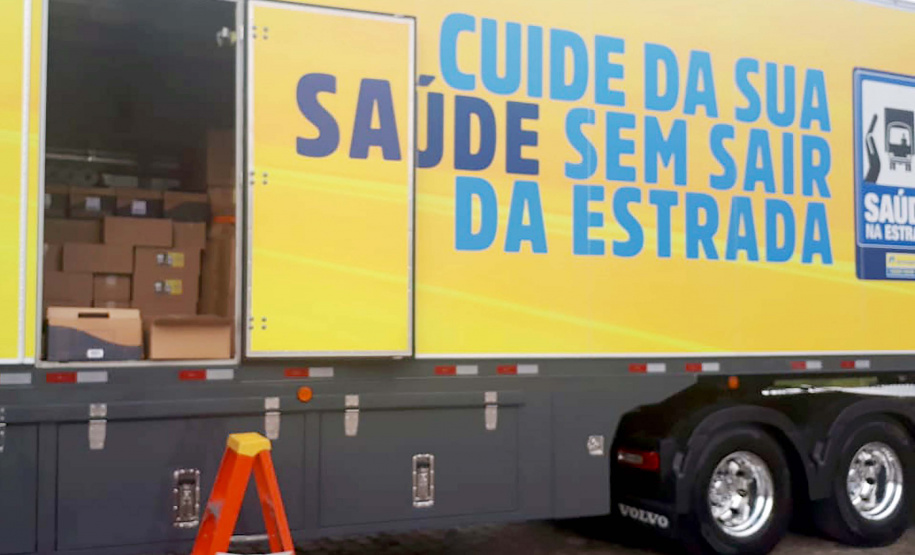 Sesa realiza ação para caminhoneiros, motoristas e viajantes em Campina Grande do Sul. FOTO:SESA