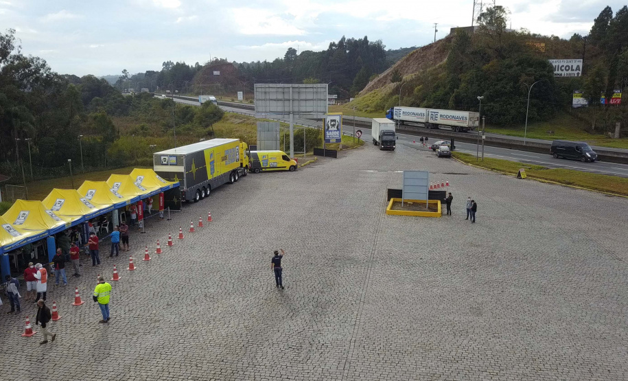 de proteção e prevenção aos profissionais que cortam as rodovias do Paraná garantindo o abastecimento das famílias, inclusive durante a pandemia de coronavírus.  
Foto: José Fernando Ogura/AEN