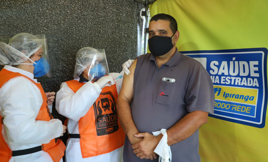 de proteção e prevenção aos profissionais que cortam as rodovias do Paraná garantindo o abastecimento das famílias, inclusive durante a pandemia de coronavírus.  
Foto: José Fernando Ogura/AEN