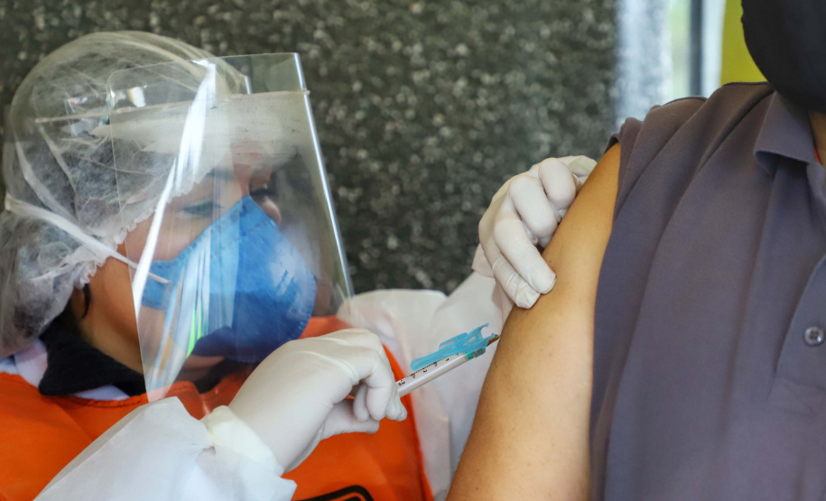 de proteção e prevenção aos profissionais que cortam as rodovias do Paraná garantindo o abastecimento das famílias, inclusive durante a pandemia de coronavírus.  
Foto: José Fernando Ogura/AEN