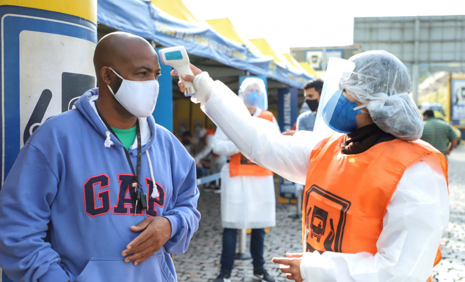 de proteção e prevenção aos profissionais que cortam as rodovias do Paraná garantindo o abastecimento das famílias, inclusive durante a pandemia de coronavírus.  
Foto: José Fernando Ogura/AEN