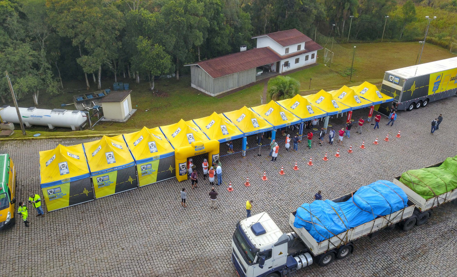 O Governo do Estado preparou uma série de ações de proteção e prevenção aos profissionais que cortam as rodovias do Paraná garantindo o abastecimento das famílias, inclusive durante a pandemia de coronavírus.  
Foto: José Fernando Ogura/AEN