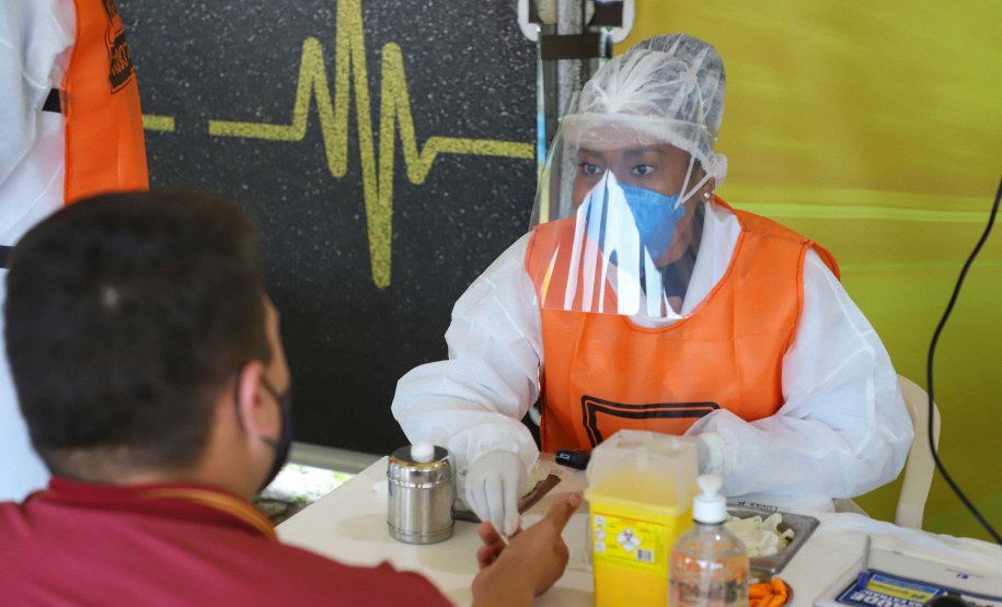 de proteção e prevenção aos profissionais que cortam as rodovias do Paraná garantindo o abastecimento das famílias, inclusive durante a pandemia de coronavírus.  
Foto: José Fernando Ogura/AEN