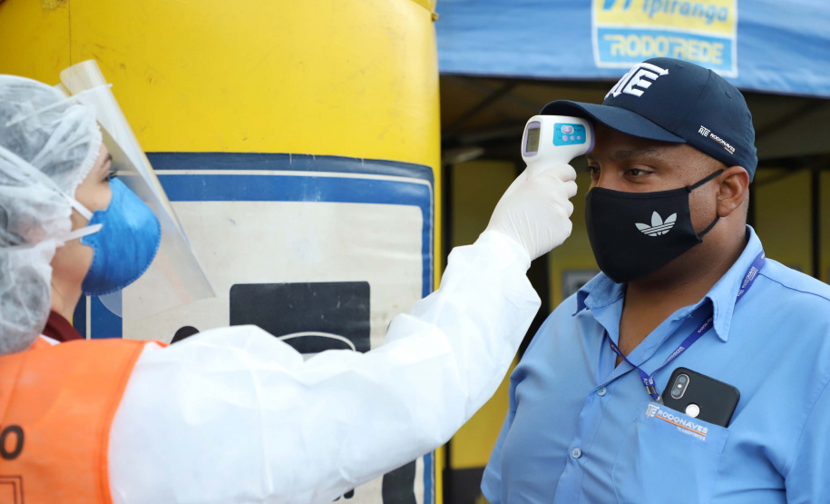 de proteção e prevenção aos profissionais que cortam as rodovias do Paraná garantindo o abastecimento das famílias, inclusive durante a pandemia de coronavírus.  
Foto: José Fernando Ogura/AEN