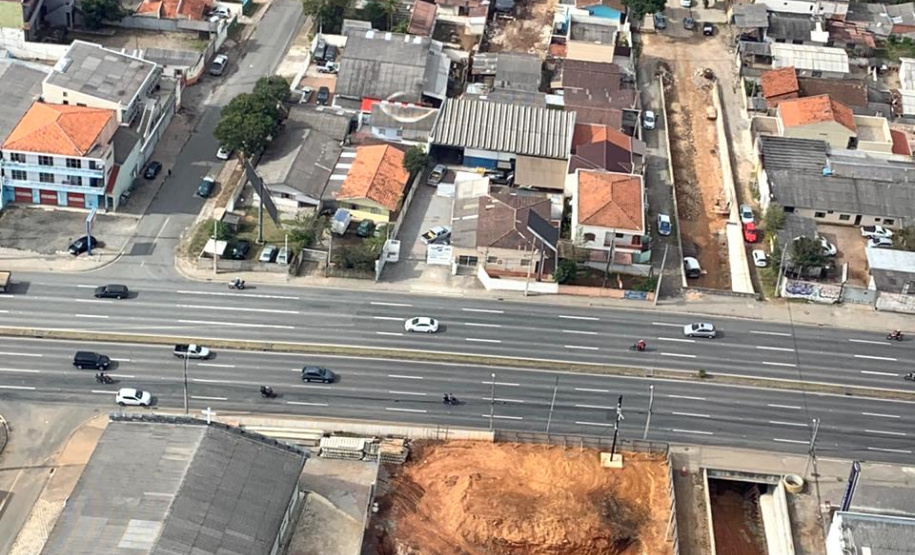 O governador Carlos Massa Ratinho Junior vistoriou nesta segunda-feira (8) cinco obras que estão em andamento em São José dos Pinhais. Elas foram projetadas para a Copa de 2014 e serão entregues neste ano para o município. O presidente da Coordenação da Região Metropolitana de Curitiba (Comec), Gilson Santos, acompanhou o governador.Foto:AEN