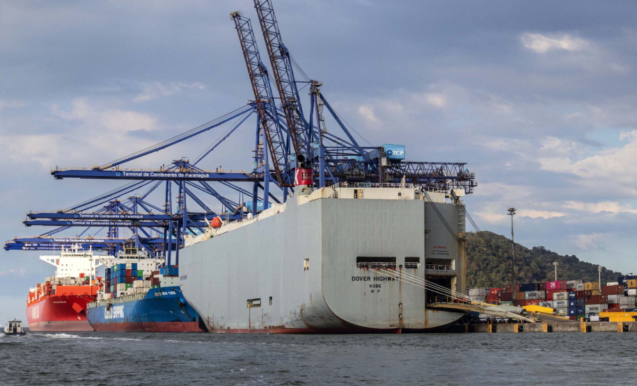 Porto de Paranaguá registra novo recorde mensal.