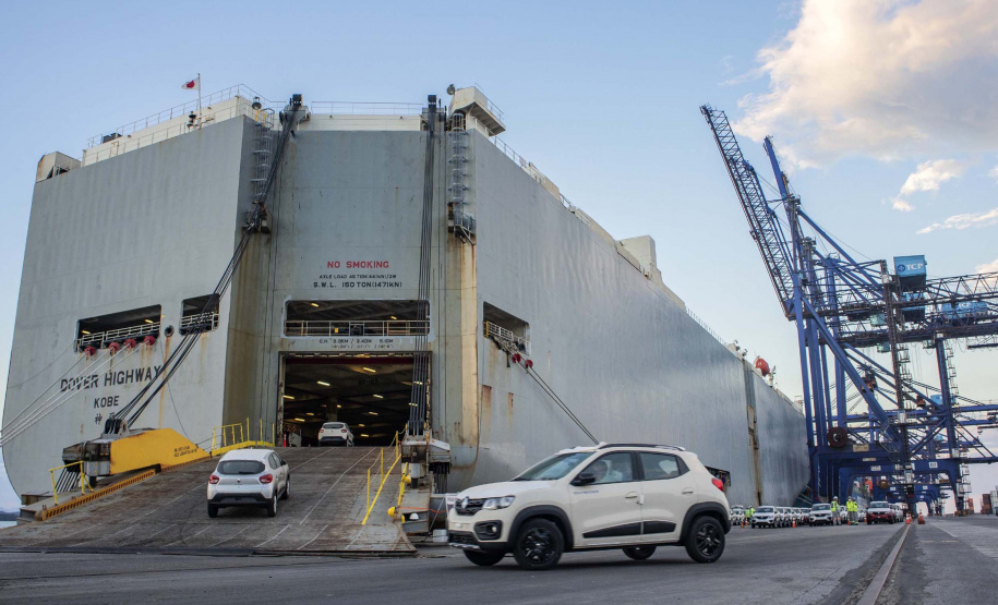 Porto de Paranaguá registra novo recorde mensal.