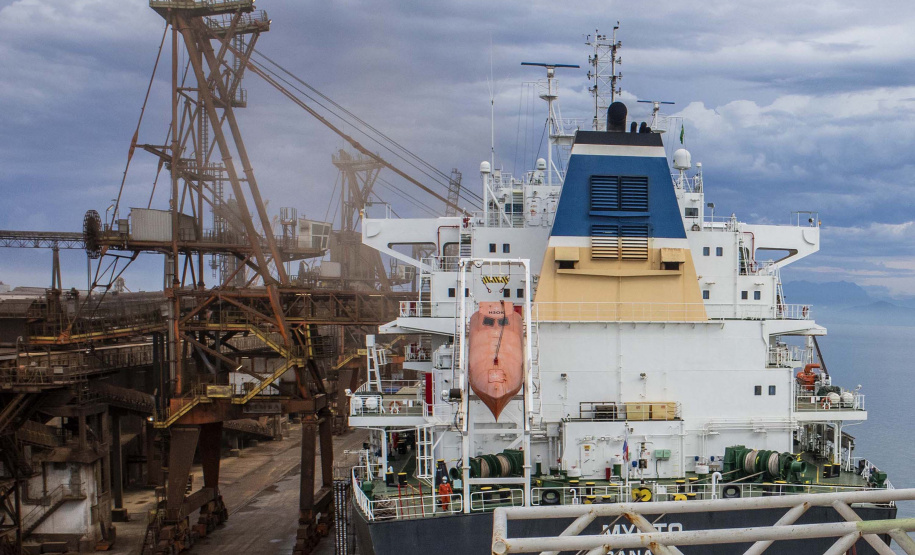 Porto de Paranaguá registra novo recorde mensal.