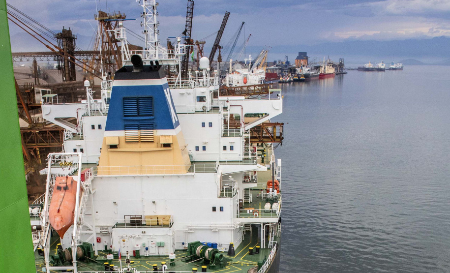 Porto de Paranaguá registra novo recorde mensal.