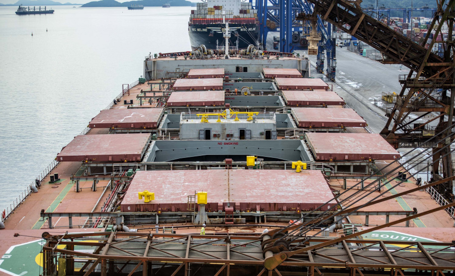 Porto de Paranaguá registra novo recorde mensal.