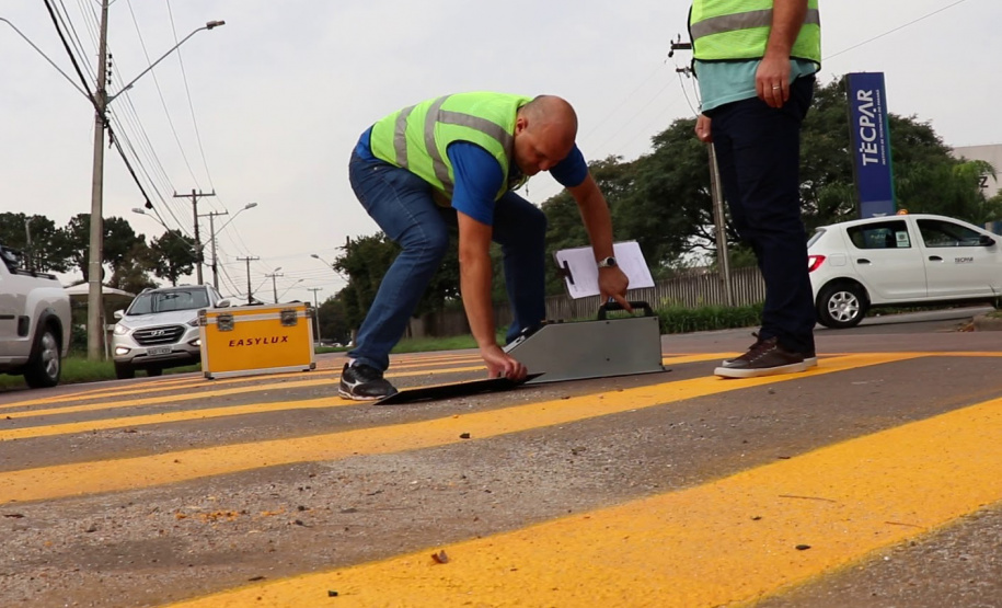 TECPAR ANALISA QUALIDADE DE SINALIZAÇÃO VIÁRIA. Foto:Tecpar