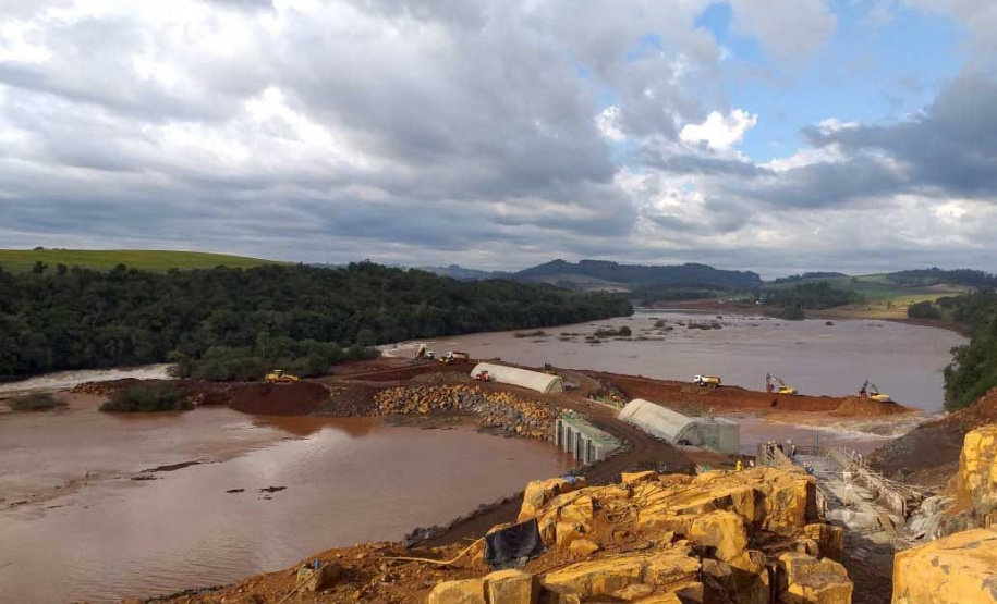 Rio Chopim é desviado para finalização de barragem de Bela Vista. Foto: Copel