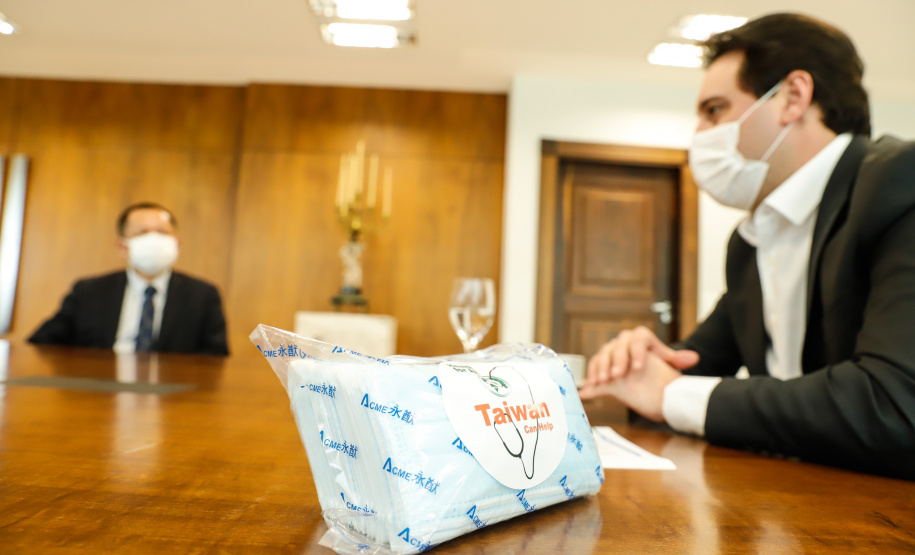 O Paraná recebeu 400 mil máscaras cirúrgicas do Escritório Econômico e Cultural de Taipei no Brasil, organização que representa os interesses de Taiwan no País