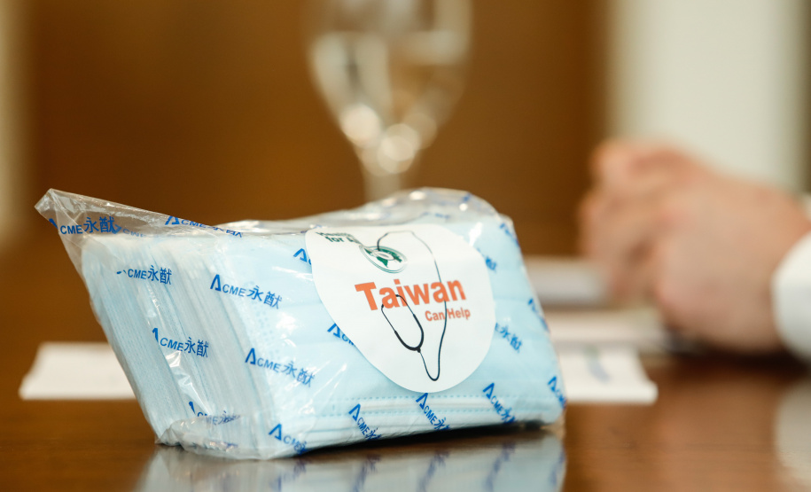 O Paraná recebeu 400 mil máscaras cirúrgicas do Escritório Econômico e Cultural de Taipei no Brasil, organização que representa os interesses de Taiwan no País