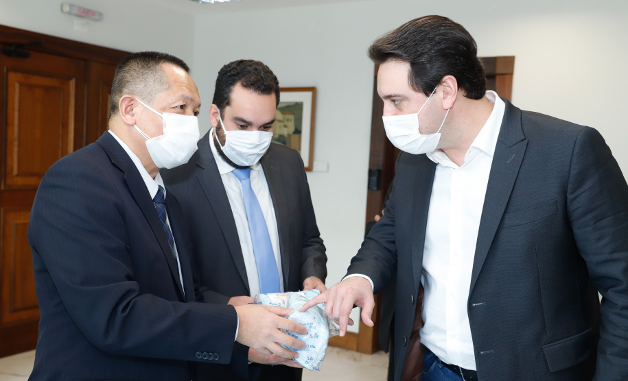 O Paraná recebeu 400 mil máscaras cirúrgicas do Escritório Econômico e Cultural de Taipei no Brasil, organização que representa os interesses de Taiwan no País