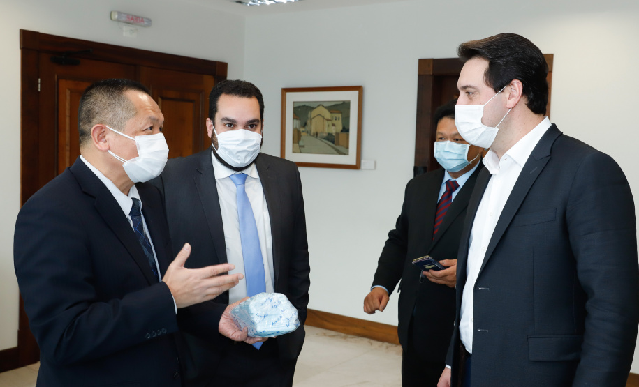 O Paraná recebeu 400 mil máscaras cirúrgicas do Escritório Econômico e Cultural de Taipei no Brasil, organização que representa os interesses de Taiwan no País