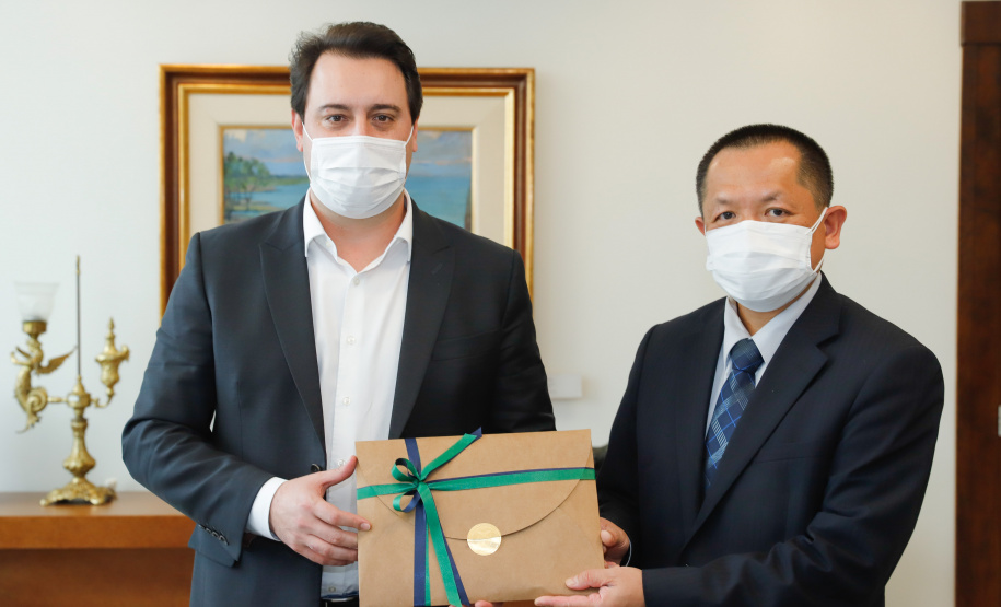 O Paraná recebeu 400 mil máscaras cirúrgicas do Escritório Econômico e Cultural de Taipei no Brasil, organização que representa os interesses de Taiwan no País