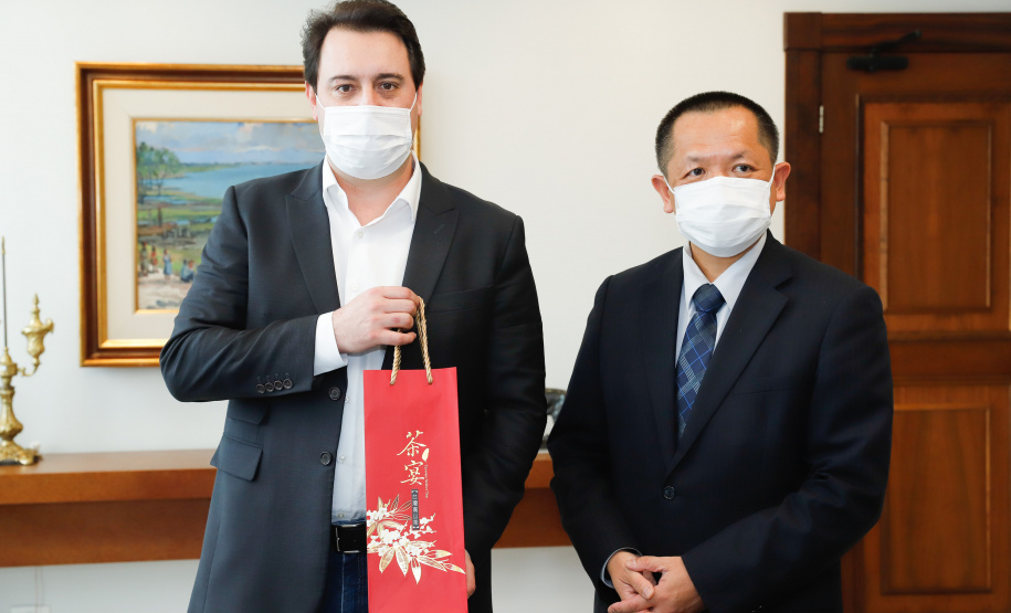 O Paraná recebeu 400 mil máscaras cirúrgicas do Escritório Econômico e Cultural de Taipei no Brasil, organização que representa os interesses de Taiwan no País