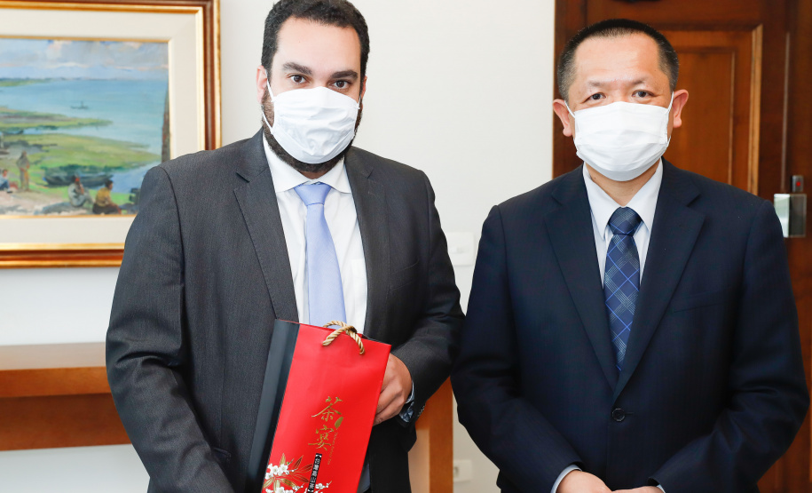 O Paraná recebeu 400 mil máscaras cirúrgicas do Escritório Econômico e Cultural de Taipei no Brasil, organização que representa os interesses de Taiwan no País