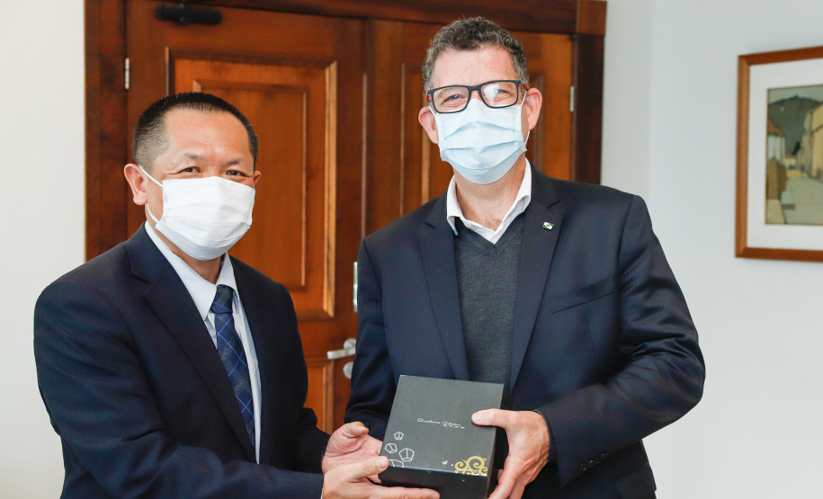 O Paraná recebeu 400 mil máscaras cirúrgicas do Escritório Econômico e Cultural de Taipei no Brasil, organização que representa os interesses de Taiwan no País