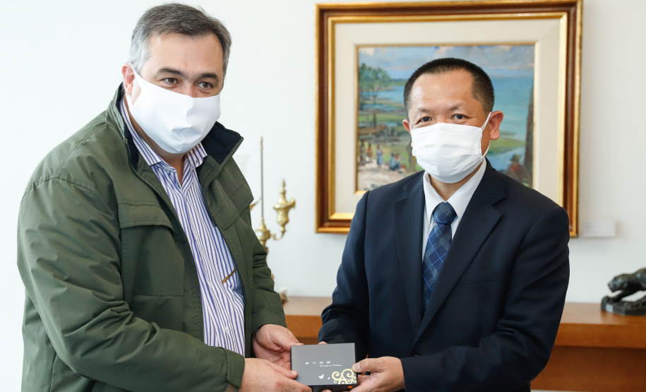 O Paraná recebeu 400 mil máscaras cirúrgicas do Escritório Econômico e Cultural de Taipei no Brasil, organização que representa os interesses de Taiwan no País