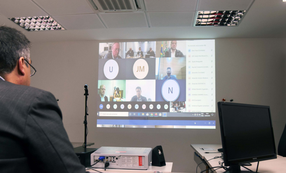 Os secretários da Saúde, Beto Preto, e da Agricultura e do Abastecimento, Norberto Ortigara, participaram nesta terça-feira (16) de uma reunião online com representantes do setor da agropecuária para tratar de ações de enfrentamento à Covid-19 relacionados aos funcionários de frigoríficos. Participaram mais de 100 pessoas ligadas a entidades agropecuárias e à saúde ocupacional. Foto:SESA