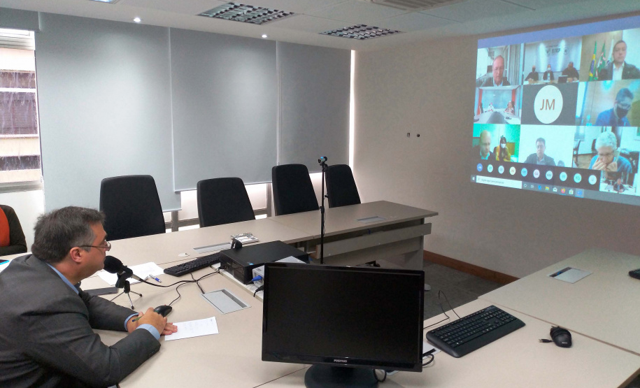 Os secretários da Saúde, Beto Preto, e da Agricultura e do Abastecimento, Norberto Ortigara, participaram nesta terça-feira (16) de uma reunião online com representantes do setor da agropecuária para tratar de ações de enfrentamento à Covid-19 relacionados aos funcionários de frigoríficos. Participaram mais de 100 pessoas ligadas a entidades agropecuárias e à saúde ocupacional. Foto:SESA