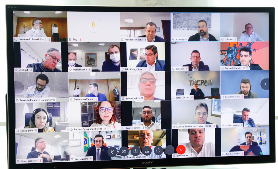 O governador Carlos Massa Ratinho Junior se reuniu virtualmente com os secretários estaduais nesta quarta-feira (17) e reforçou a orientação de manter a política de rigidez sobre os gastos públicos e as formas mais transparentes de contratação de obras, serviços e materiais.