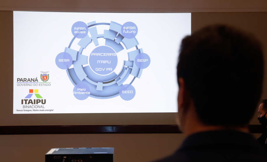 O governador Carlos Massa Ratinho Junior participou nesta quinta-feira (18) de uma reunião com a direção brasileira de Itaipu Binacional, em Foz do Iguaçu, e destacou que a parceria entre o Estado e a hidrelétrica é fundamental para ajudar o Paraná na retomada da economia.