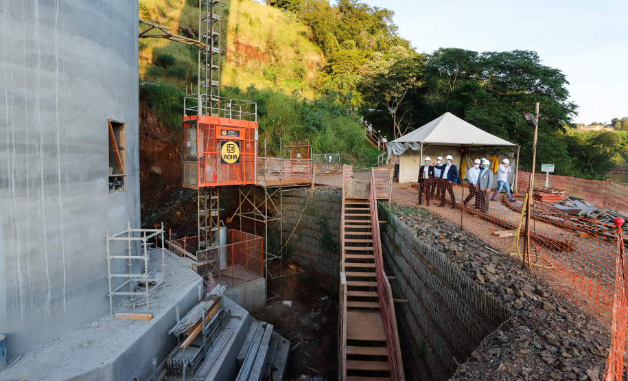 O governador Carlos Massa Ratinho Junior participou nesta quinta-feira (18) de uma reunião com a direção brasileira de Itaipu Binacional, em Foz do Iguaçu, e destacou que a parceria entre o Estado e a hidrelétrica é fundamental para ajudar o Paraná na retomada da economia.- Após a reunião, houve uma vistoria nas obras da Ponte da Integração Brasil-Paraguai, que estão em ritmo acelerado.