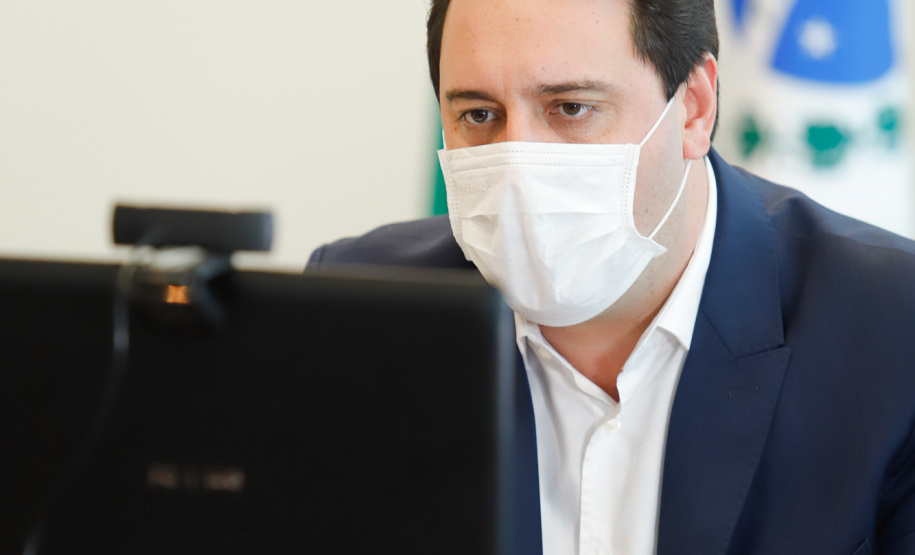 Governador Carlos MassaRatinho Junior assina o  decreto (4.885/20) com novas recomendações para restringir a circulação de pessoas nos municípios que compõem a Região Metropolitana de Curitiba.