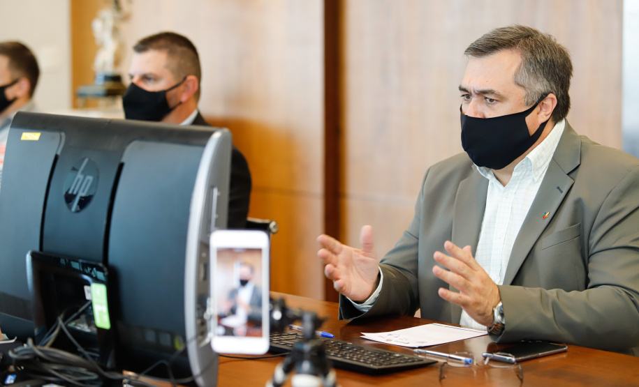 Governador Carlos MassaRatinho Junior assina o  decreto (4.885/20) com novas recomendações para restringir a circulação de pessoas nos municípios que compõem a Região Metropolitana de Curitiba.