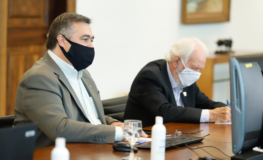 Governador Carlos MassaRatinho Junior assina o  decreto (4.885/20) com novas recomendações para restringir a circulação de pessoas nos municípios que compõem a Região Metropolitana de Curitiba.