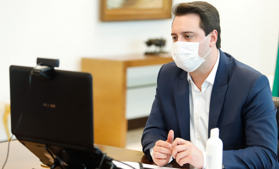 Governador Carlos MassaRatinho Junior assina o  decreto (4.885/20) com novas recomendações para restringir a circulação de pessoas nos municípios que compõem a Região Metropolitana de Curitiba.