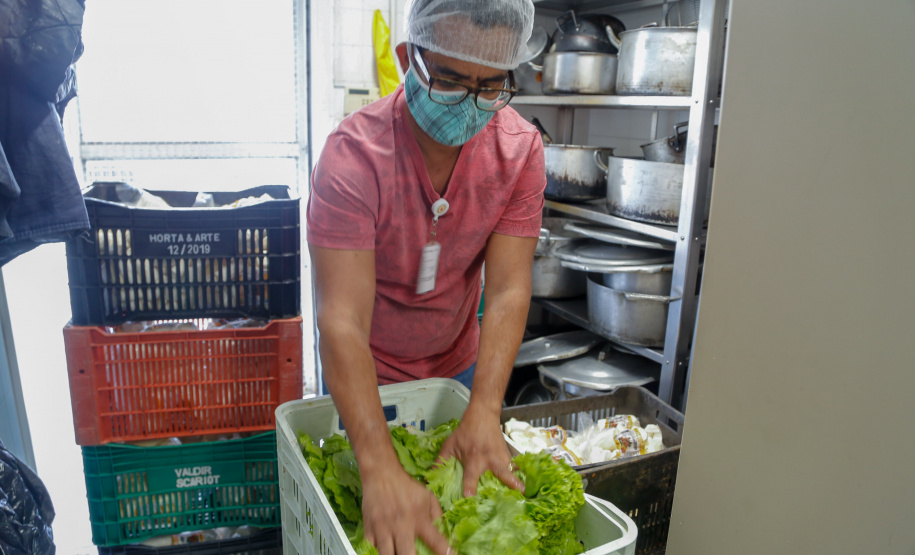 O Governo do Estado vai fornecer alimentos a 907 entidades sociais por meio do programa Compra Direta Paraná. A primeira entrega aconteceu nesta terça-feira (23) para a Santa Casa de Curitiba. Foto Gilson Abreu/AEN