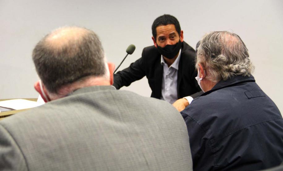 A Secretaria de Estado da Segurança Pública e a Prefeitura de Campo Largo, município da Região Metropolitana de Curitiba, vão compartilhar informações gerais e de segurança, conforme resolução conjunta assinada nesta terça-feira (23). A medida vai permitir maior agilidade nas investigações por parte da Segurança e autonomia para que o município acesse informações de interesse com mais facilidade.Foto:SESP