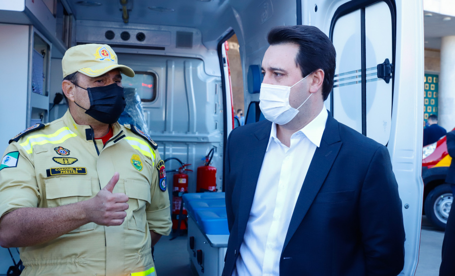 O Governo do Estado reforçou a estrutura do Corpo de Bombeiros do Paraná com a aquisição de 34 novos veículos e seis aparelhos desencarceradores. A entrega dos equipamentos foi feita nesta quarta-feira (24) pelo governador Carlos Massa Ratinho Junior em cerimônia simbólica no Palácio Iguaçu.