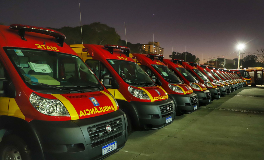 O Governo do Estado reforçou a estrutura do Corpo de Bombeiros do Paraná com a aquisição de 34 novos veículos e seis aparelhos desencarceradores. 
A entrega dos equipamentos foi feita nesta quarta-feira (24) pelo governador Carlos Massa Ratinho Junior em cerimônia simbólica no Palácio Iguaçu.