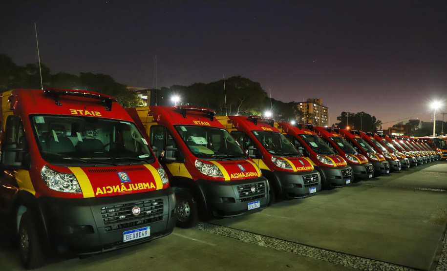 O Governo do Estado reforçou a estrutura do Corpo de Bombeiros do Paraná com a aquisição de 34 novos veículos e seis aparelhos desencarceradores. 
A entrega dos equipamentos foi feita nesta quarta-feira (24) pelo governador Carlos Massa Ratinho Junior em cerimônia simbólica no Palácio Iguaçu.