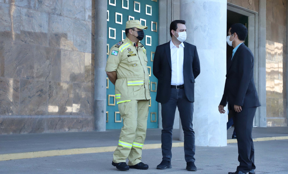 O Governo do Estado reforçou a estrutura do Corpo de Bombeiros do Paraná com a aquisição de 34 novos veículos e seis aparelhos desencarceradores. 
A entrega dos equipamentos foi feita nesta quarta-feira (24) pelo governador Carlos Massa Ratinho Junior em cerimônia simbólica no Palácio Iguaçu.