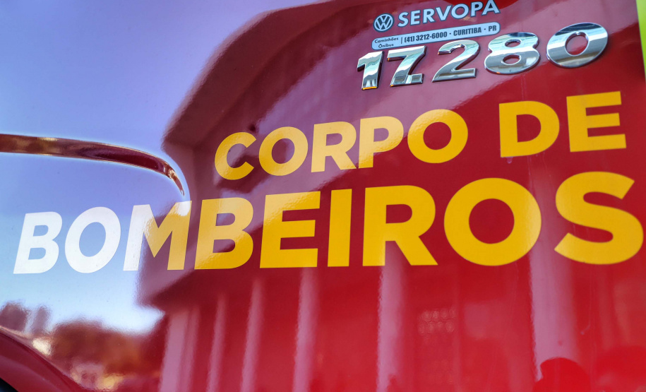 O Governo do Estado reforçou a estrutura do Corpo de Bombeiros do Paraná com a aquisição de 34 novos veículos e seis aparelhos desencarceradores. 
A entrega dos equipamentos foi feita nesta quarta-feira (24) pelo governador Carlos Massa Ratinho Junior em cerimônia simbólica no Palácio Iguaçu.