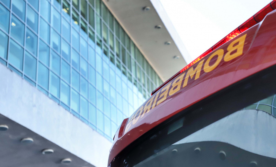 O Governo do Estado reforçou a estrutura do Corpo de Bombeiros do Paraná com a aquisição de 34 novos veículos e seis aparelhos desencarceradores. 
A entrega dos equipamentos foi feita nesta quarta-feira (24) pelo governador Carlos Massa Ratinho Junior em cerimônia simbólica no Palácio Iguaçu.