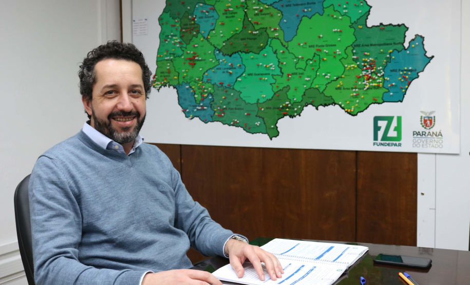 Alessandro Oliveira assumiu a presidência do Instituto Paranaense de Desenvolvimento Educacional (Fundepar). O novo diretor-presidente reforçou o compromisso de oferecer condições adequadas de infraestrutura para as mais de 2,1 mil escolas estaduais e, assim, contribuir com a qualidade de ensino paranaense. Foto:Fundepar