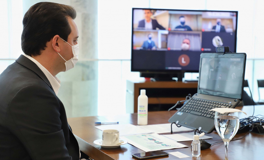 O Governo do Estado consolida os últimos detalhes para avançar no desenvolvimento do Projeto Harpia, ferramenta tecnológica que vai aumentar o controle sobre o dinheiro público, combater a corrupção e transformar o Paraná no Estado mais transparente do País. O modelo foi apresentado nesta quarta-feira (24) pela Controladoria-Geral do Estado (CGE) ao governador Carlos Massa Ratinho Junior.