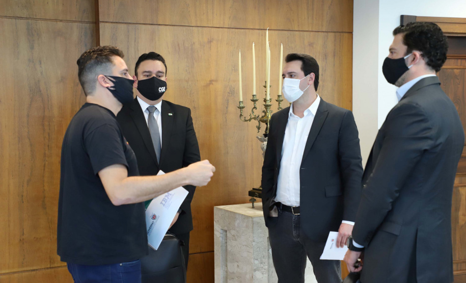 O Governo do Estado consolida os últimos detalhes para avançar no desenvolvimento do Projeto Harpia, ferramenta tecnológica que vai aumentar o controle sobre o dinheiro público, combater a corrupção e transformar o Paraná no Estado mais transparente do País. O modelo foi apresentado nesta quarta-feira (24) pela Controladoria-Geral do Estado (CGE) ao governador Carlos Massa Ratinho Junior.