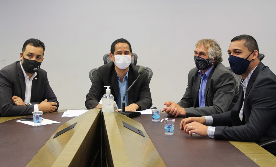 A Secretaria de Estado da Segurança Pública assinou um novo convênio de compartilhamento de informações, desta vez, com o município de Sarandi. A cidade que fica próxima de Maringá, na região Noroeste, é a quinta a compor de rede de dados, mas a primeira no Interior. Além de permitir ações como a criação de boletins de ocorrência por parte do município, o documento tem o objetivo de agilizar as investigações da secretaria. Foto:SESP